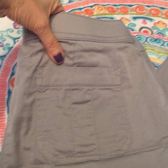Zenergy capris by Chico’s in size 0.5 - Picture 2 of 5